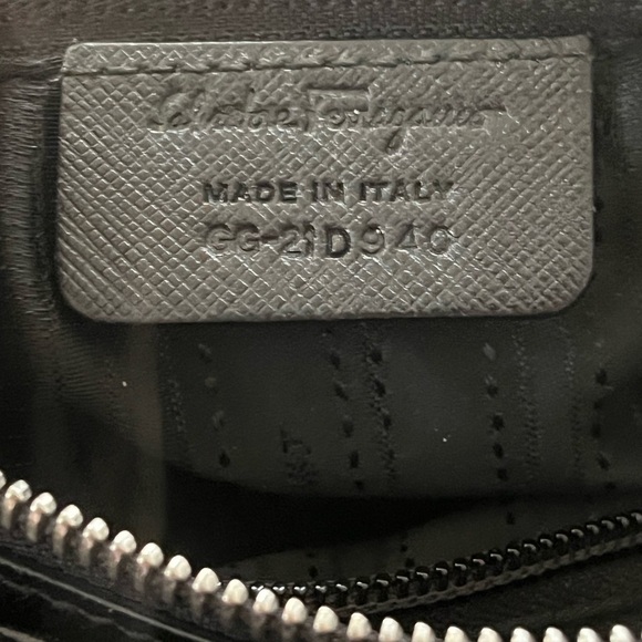 Salvatore Ferragamo Gancini Shoulder Bag GG-21D940 Black Leather - Picture 12 of 15